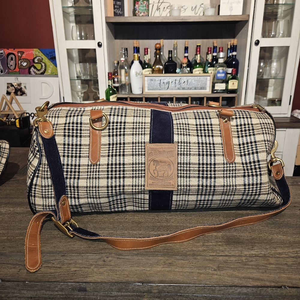 5/A Baker® Duffle Bag With Matching ORIGINAL 5/A Baker Blanket Wristlet Cosmetic - Picture 2 of 12